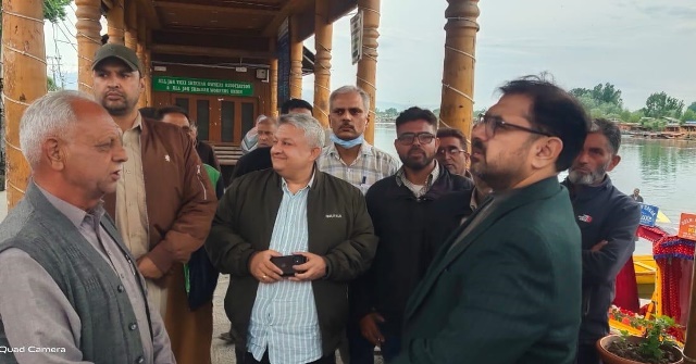    Satish Sharma meets Shikara Owners; assesses their issues