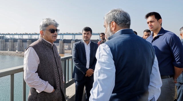   CS visits Tawi Barrage and River front to assess its pace of completion