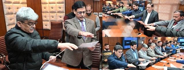  Chief Secretary administers ‘Unity Pledge’ to officers on eve of National Unity Day