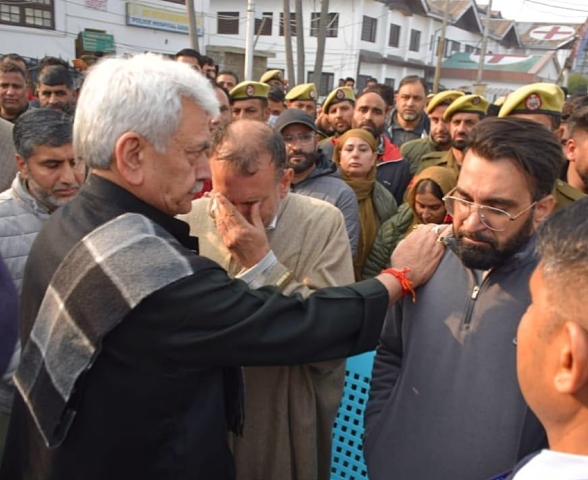  Lieutenant Governor meets the injured in the accidental blast at Nowgam Police Station