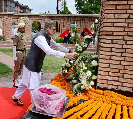  CM Omar Abdullah pays floral tributes at Balidan Stambh