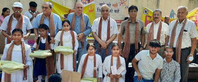 SKK, Jandial Trust, Anita Raina Cash Awards to School Toppers