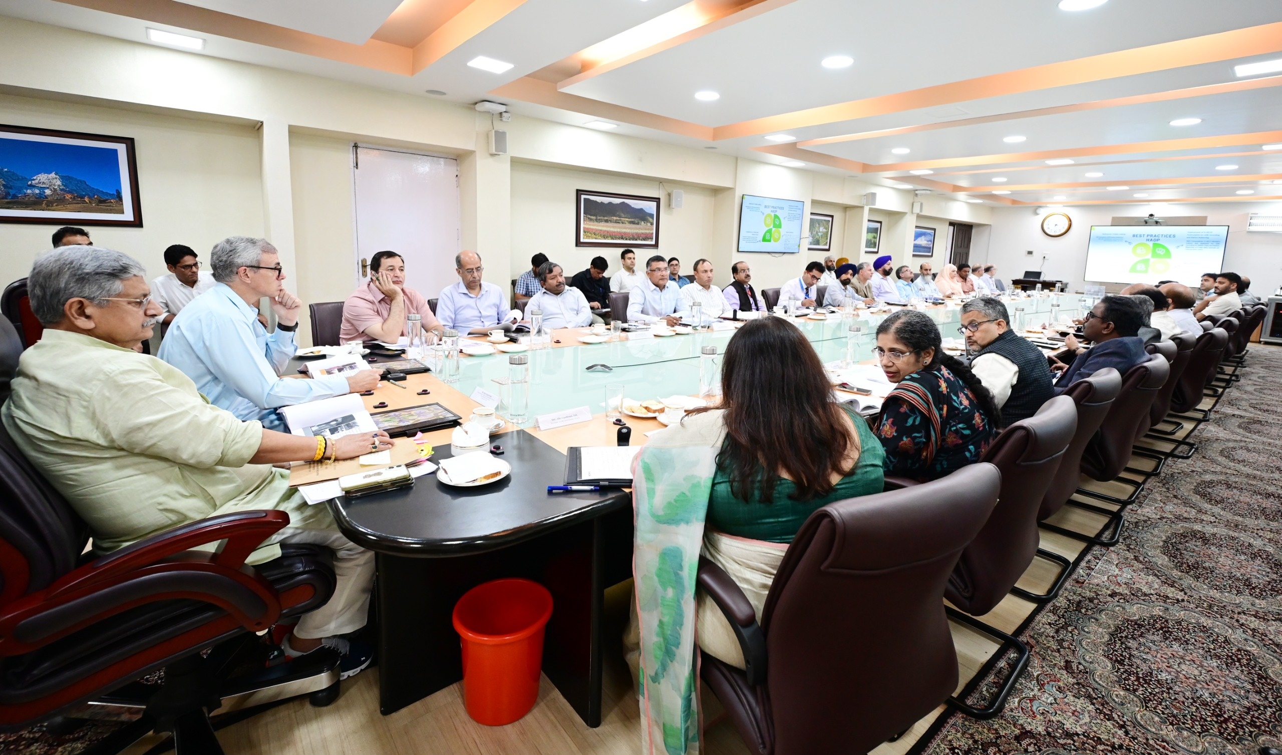   Union Minister Rajiv Ranjan, CM Omar Abdullah jointly review Animal Husbandry & Fisheries Sector in J&K