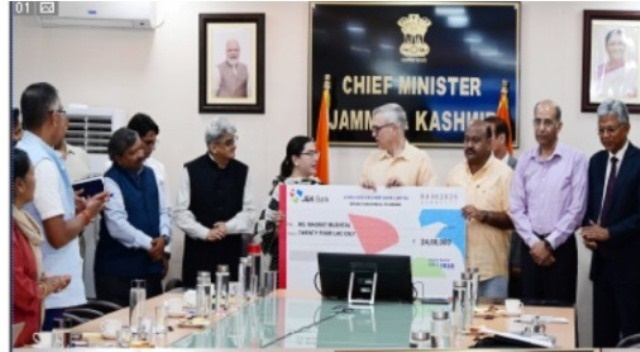  CM Omar Abdullah hands over disbursal letters worth ₹1.12 crore to 6 beneficiaries under Mission YUVA in Srinagar