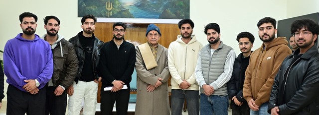 Lieutenant Governor flags off group of Youth from South Kashmir for Exposure Tour