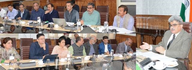  CS Dulloo reviews progress on solarization of houses & govt buildings in J&K