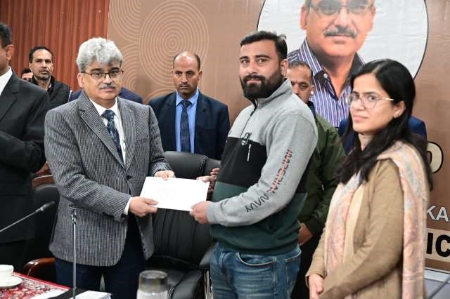 Atal Dulloo visits Samba, reviews developmental scenario